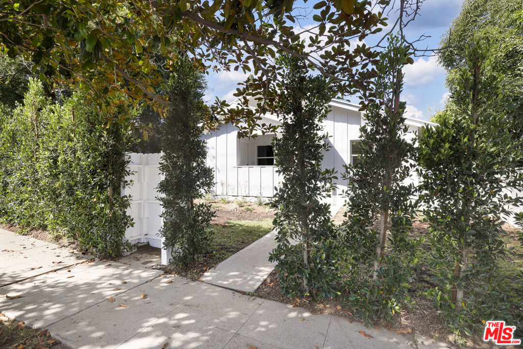 2825 Overland Avenue, Los Angeles, CA 90064