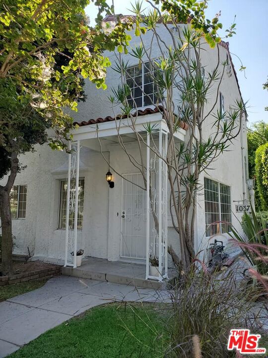 1037 S Longwood Avenue, Los Angeles, CA 90019