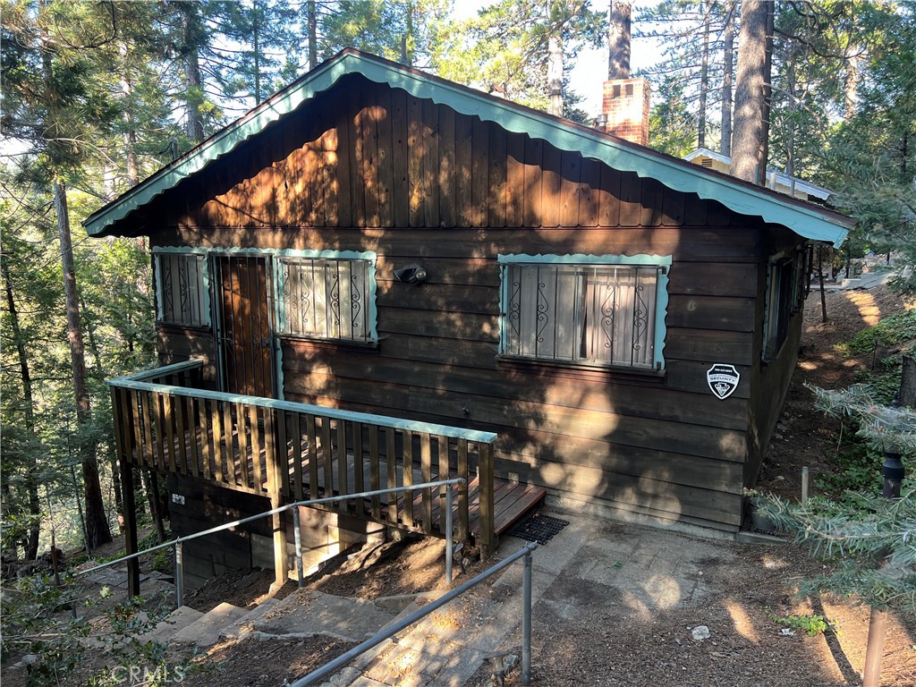 24654 Lake Gregory Drive, Crestline, CA 92325