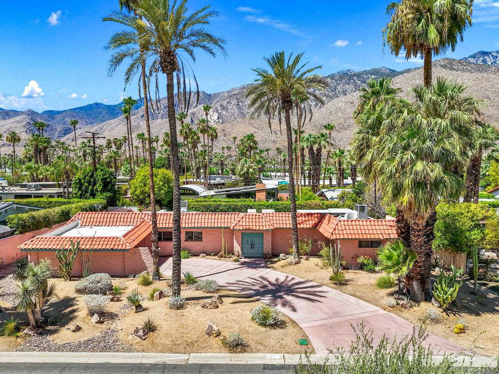 1977 Ana Maria Place, Palm Springs, CA 92264