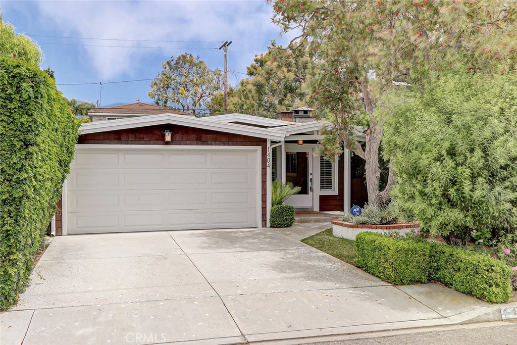 1404 N Poinsettia Avenue, Manhattan Beach, CA 90266