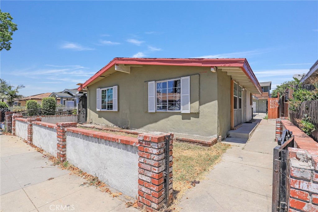 125 W Plymouth Street, Long Beach, CA 90805