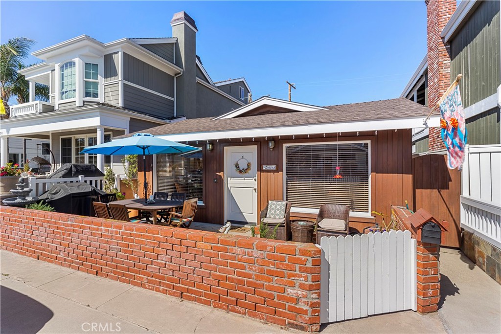 203 Garnet Avenue, Newport Beach, CA 92662