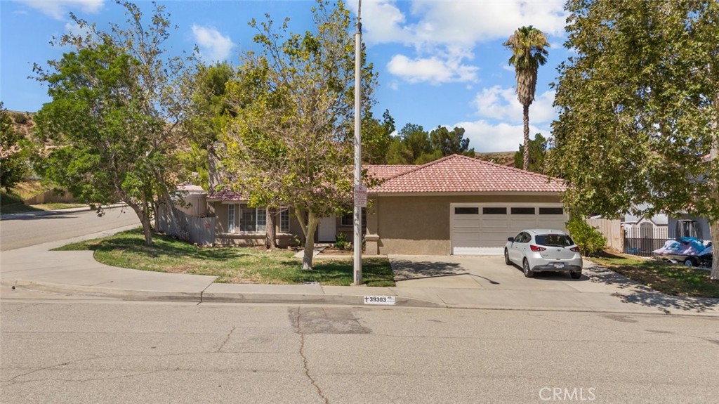 39303 Chalfont Lane, Palmdale, CA 93551