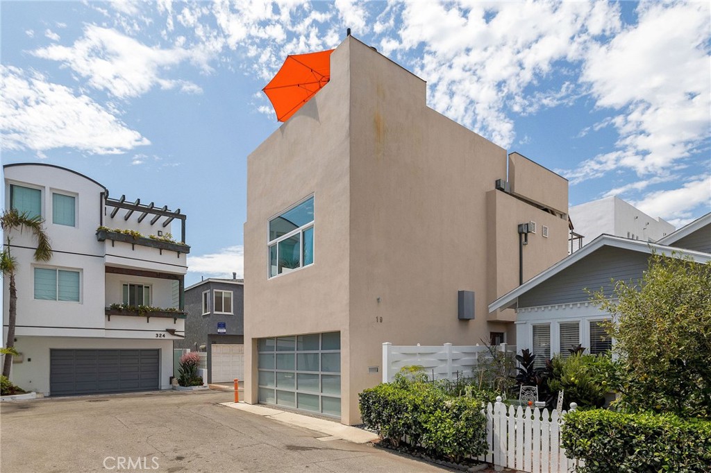 19 4Th Court, Hermosa Beach, CA 90254