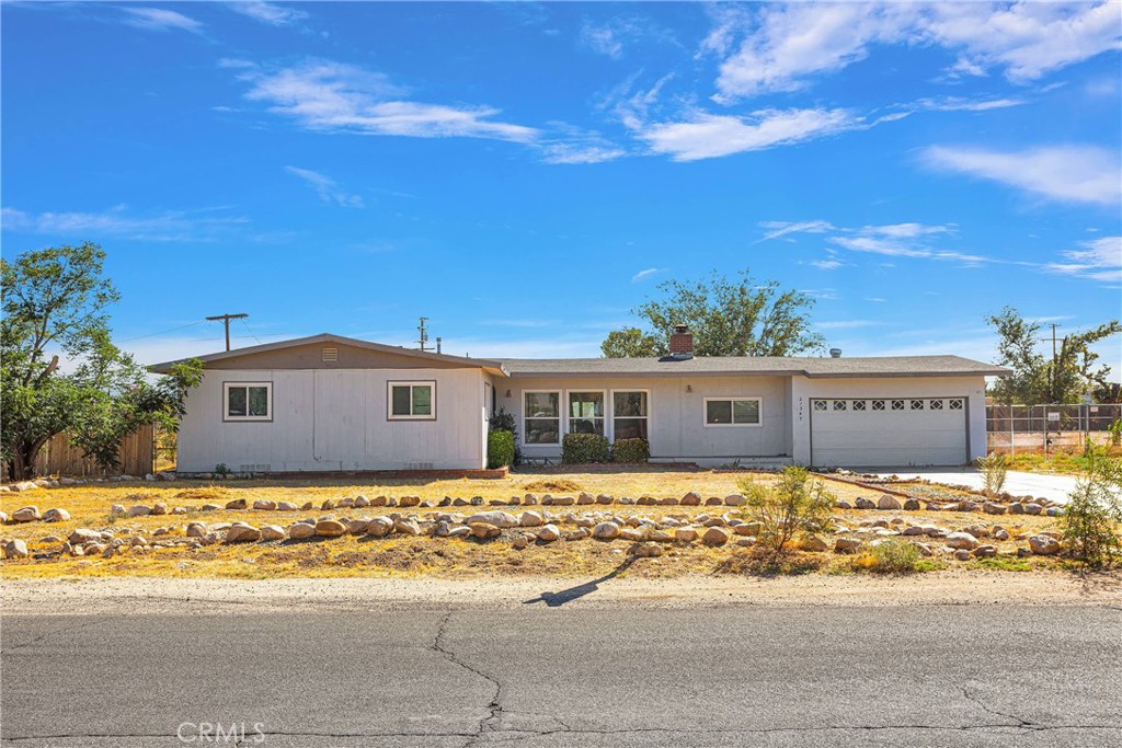 21547 Pine Ridge Avenue, Apple Valley, CA 92307