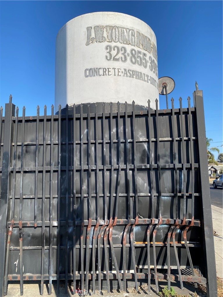 1560 109, Los Angeles, CA 90059