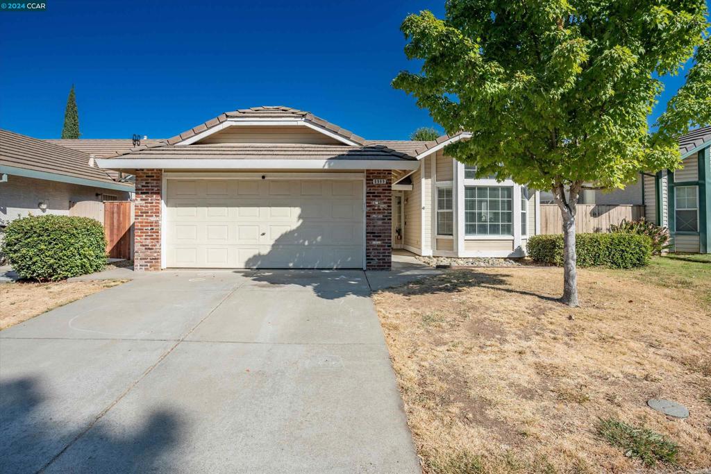 8989 E Valley Dr, Elk Grove, CA 95624