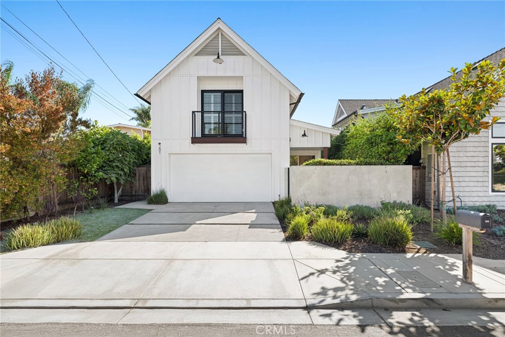 201 16Th Place, Costa Mesa, CA 92627