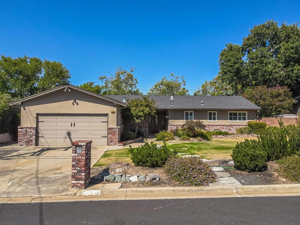 1486 Yosemite Circle, Clayton, CA 94517