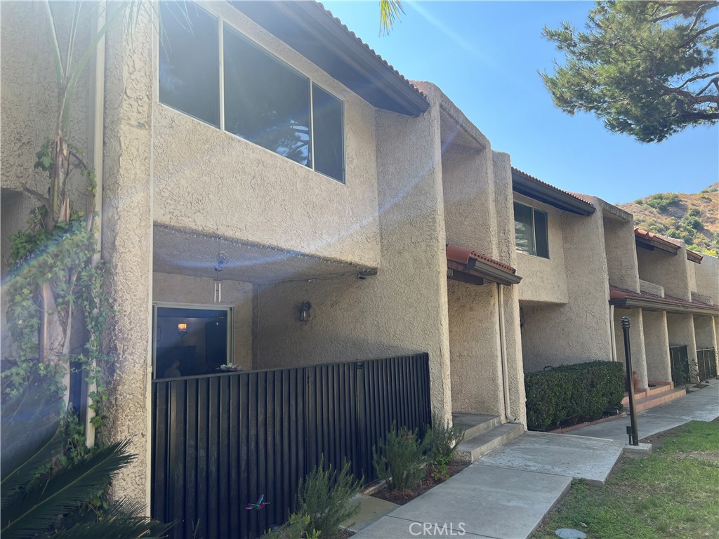 8008 Via Verona, Burbank, CA 91504