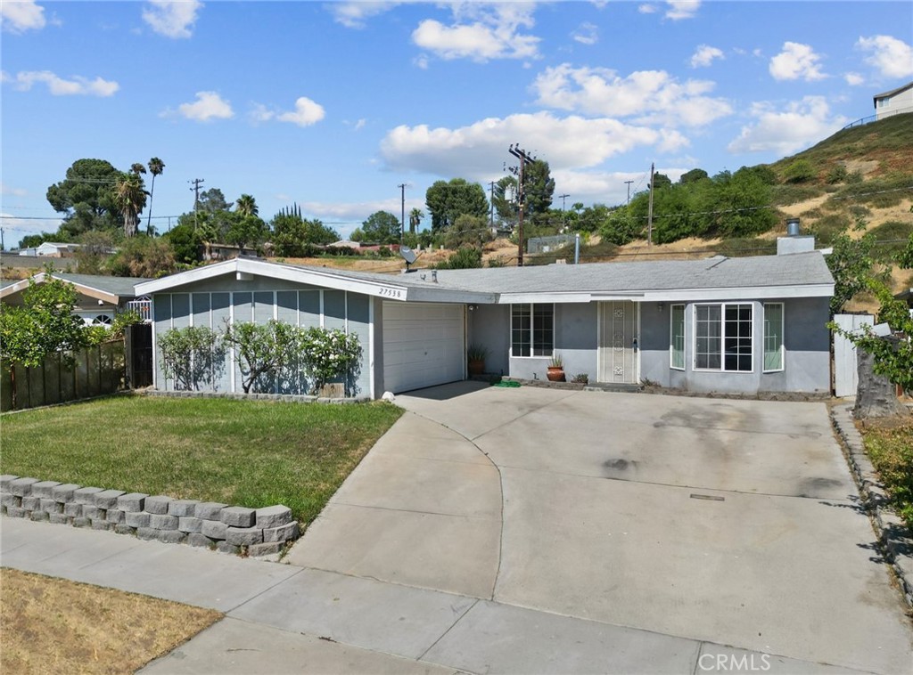 27538 Crossglade Avenue, Canyon Country, CA 91351