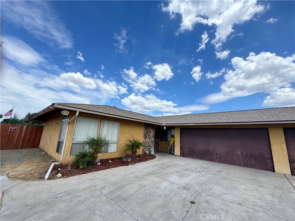 826 W Whittier Avenue, Hemet, CA 92543