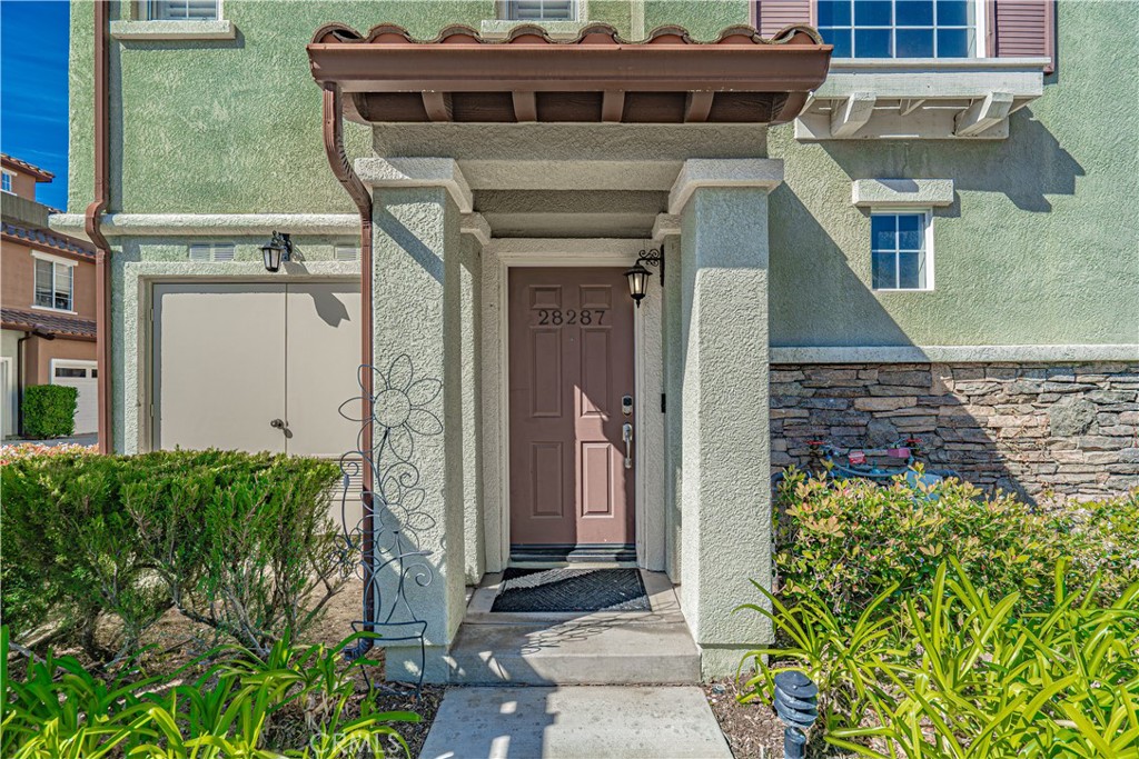 28287 Canterbury Court, Valencia, CA 91354