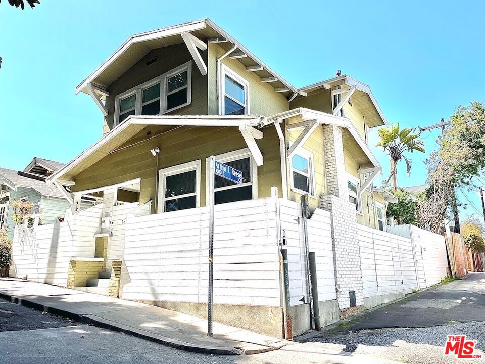 131 Clubhouse Avenue, Venice, CA 90291