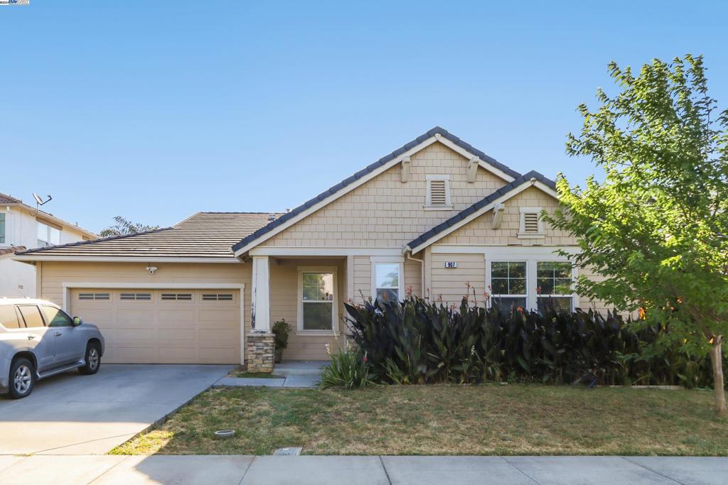 907 Star Tulip Dr., Vacaville, CA 95687