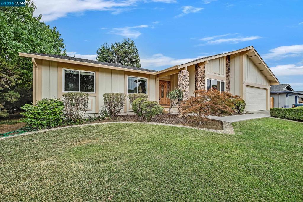 1621 American Beauty Dr, Concord, CA 94521