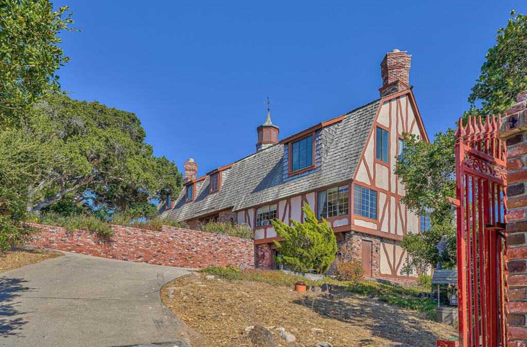 27540 Mooncrest Drive, Carmel Valley, CA 93923