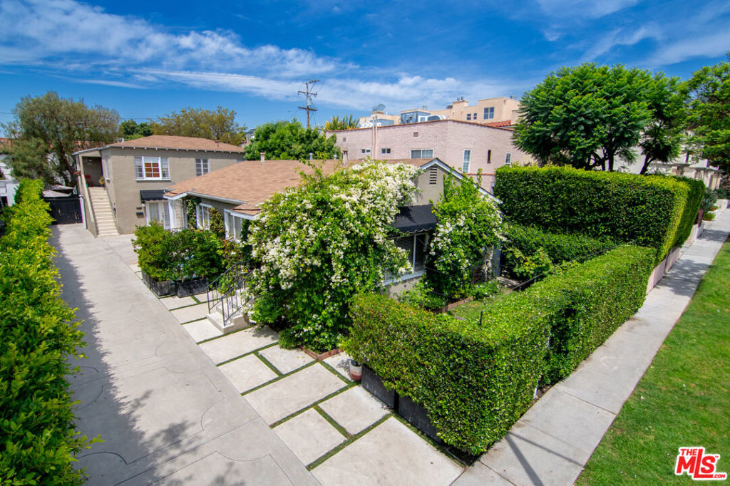 833 Westmount Drive, West Hollywood, CA 90069