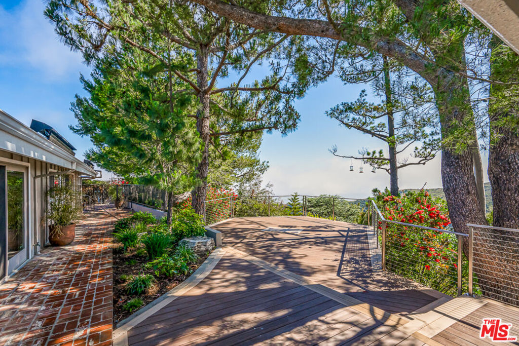 16800 Charmel Lane, Pacific Palisades, CA 90272