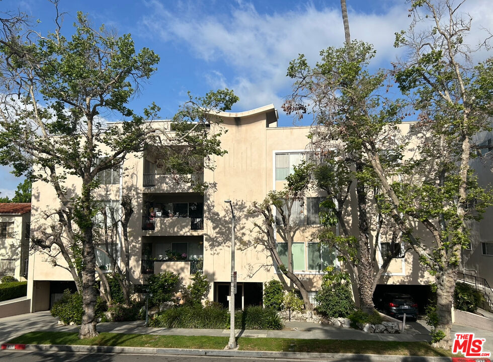 237 N Almont Drive, #305, Beverly Hills, CA 90211