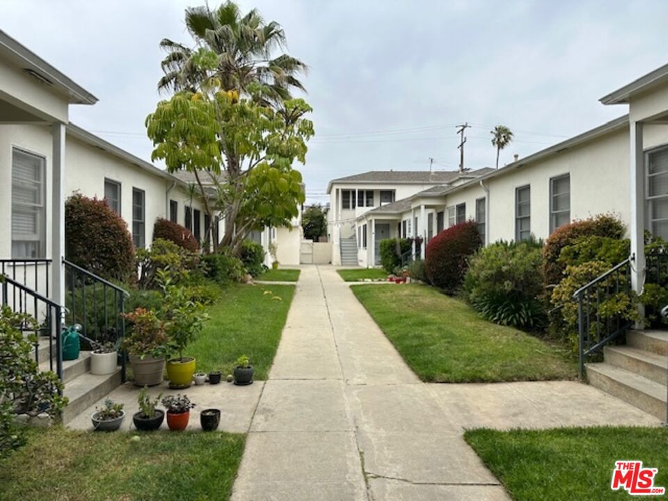 2107 Oak Street, #D, Santa Monica, CA 90405