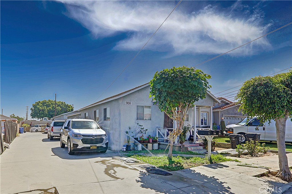 908 Mcfarland Avenue, Wilmington, CA 90744