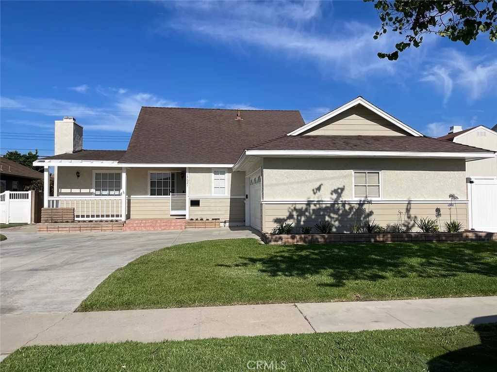 13621 Sioux Road, Westminster, CA 92683