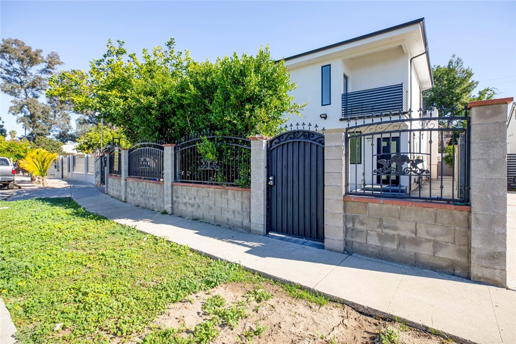 7446 Mammoth Avenue, Van Nuys, CA 91405