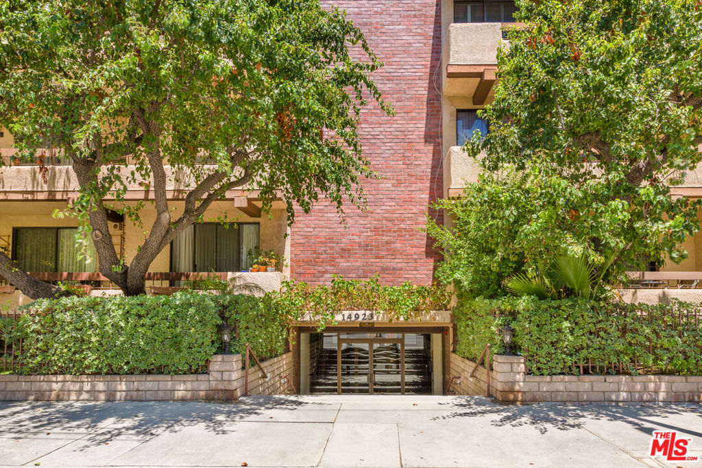 14923 Moorpark Street, #104, Sherman Oaks, CA 91403