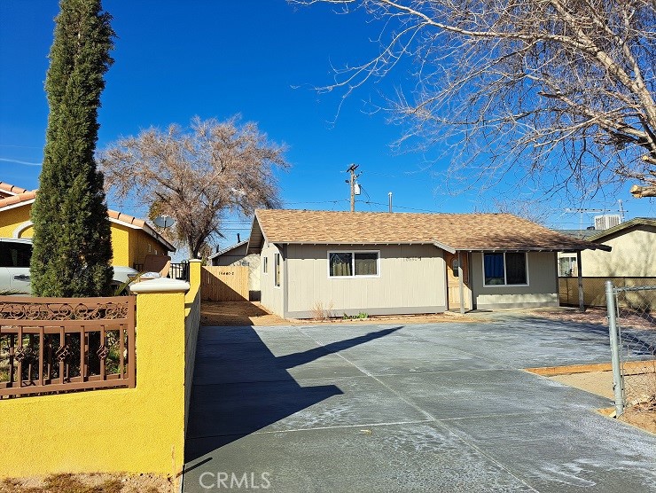 16440 Pine Street, Hesperia, CA 92345