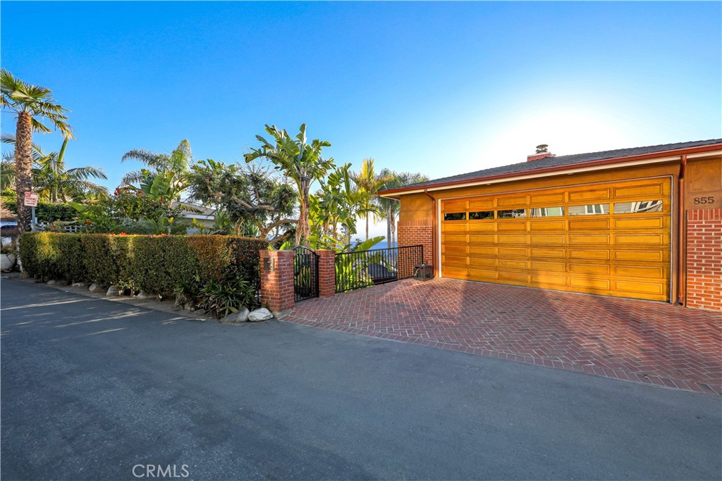 855 Coast View Drive, Laguna Beach, CA 92651