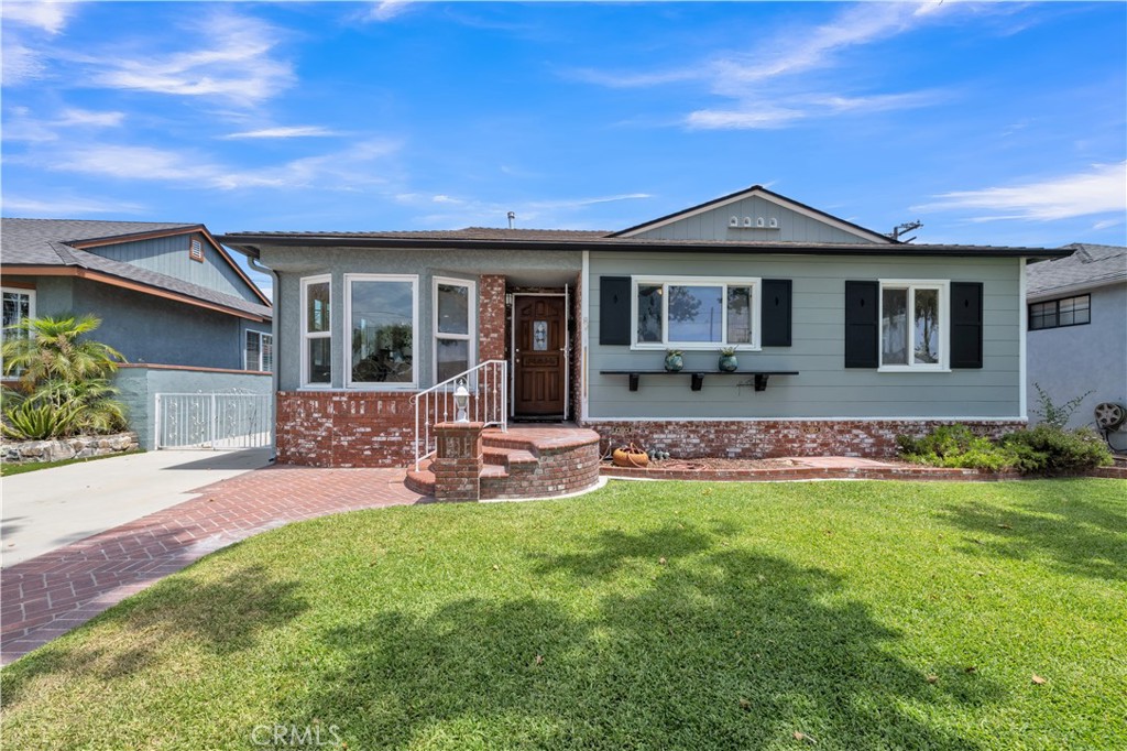 3512 N Studebaker Road, Long Beach, CA 90808