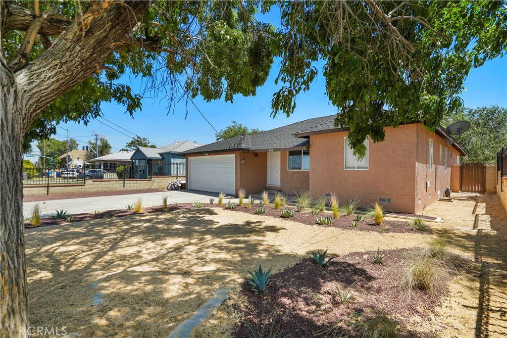 946 E Avenue Q, Palmdale, CA 93550