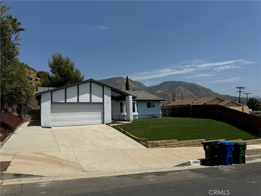 13808 Shablow Avenue, Sylmar, CA 91342