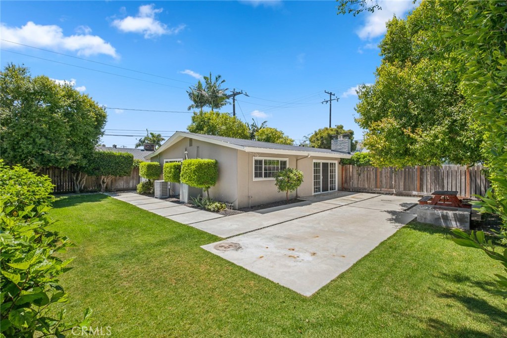 1644 Tustin Avenue, Costa Mesa, CA 92627