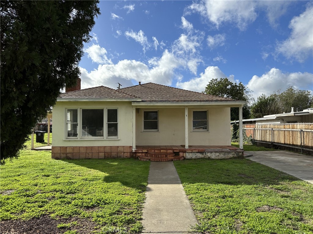 1749 Davidson Street | Similar Property Thumbnail 4