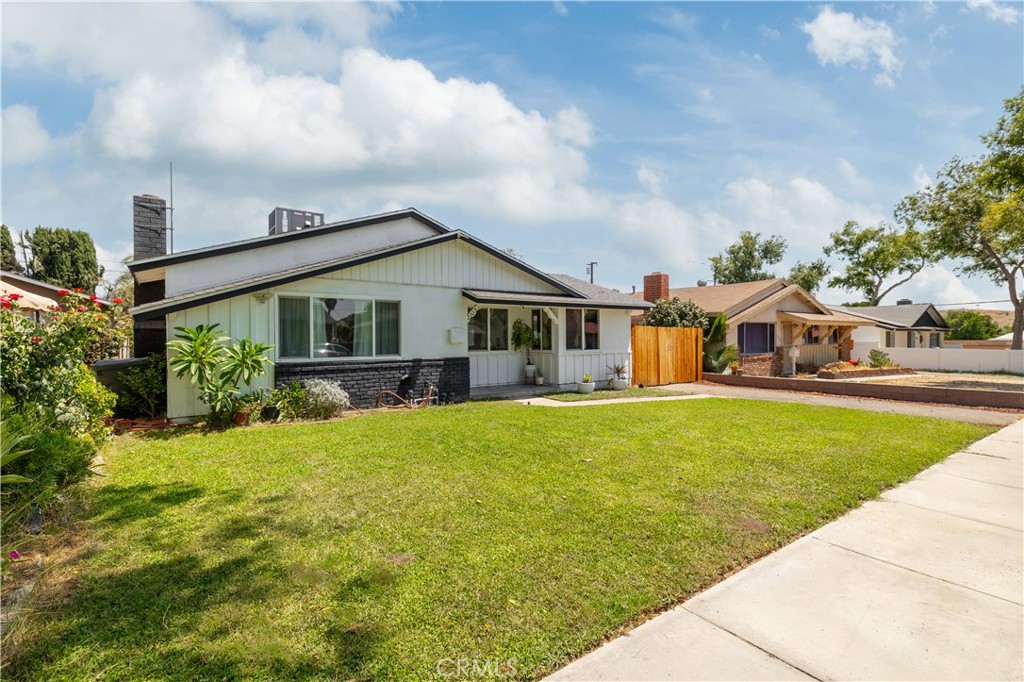 2725 Lawrence Avenue, San Bernardino, CA 92404