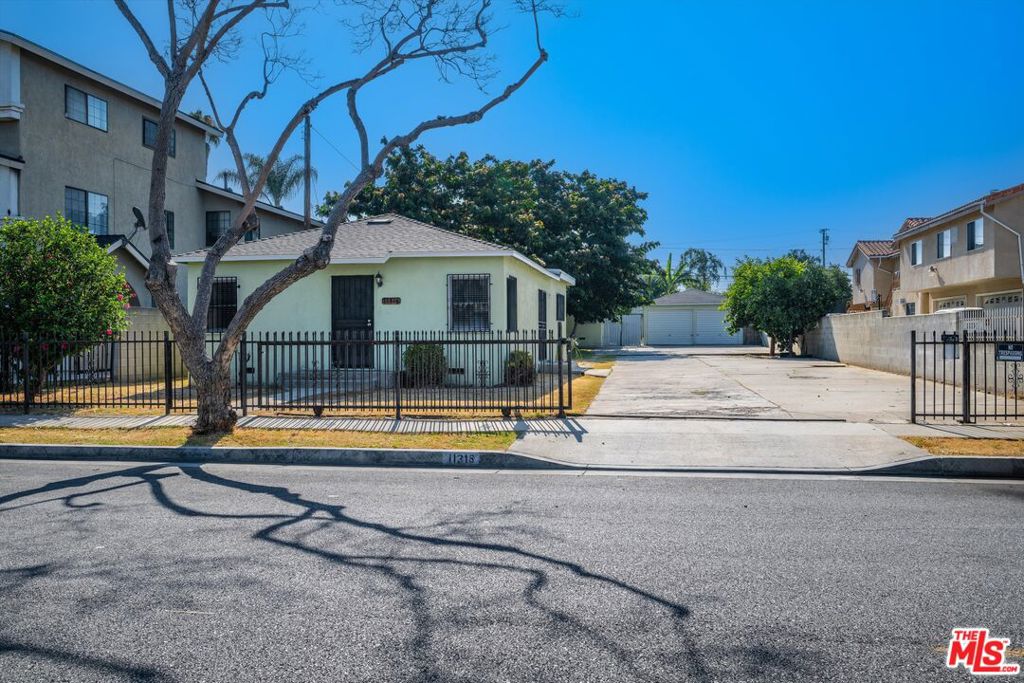 11316 Louise Avenue, Lynwood, CA 90262