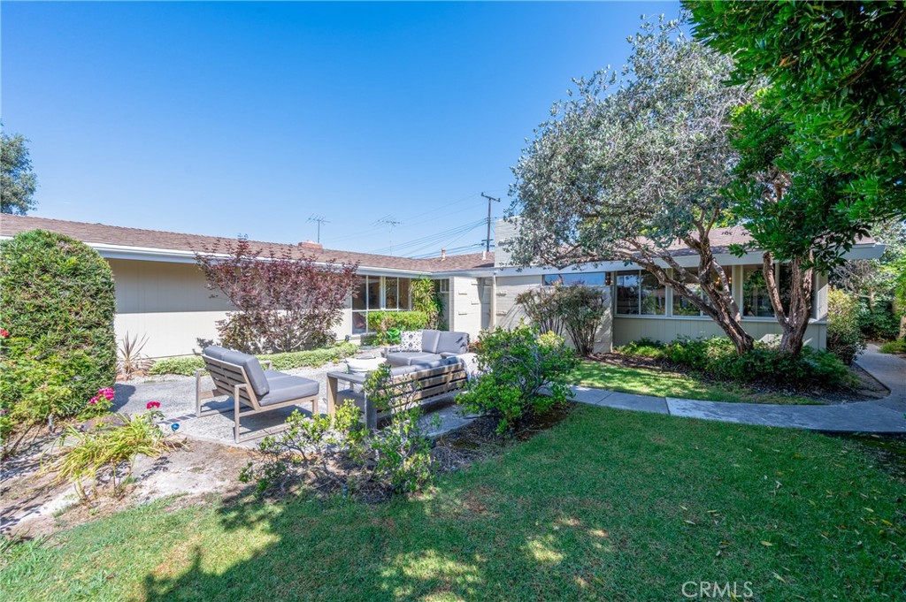 3341 Rossmoor Way, Los Alamitos, CA 90720