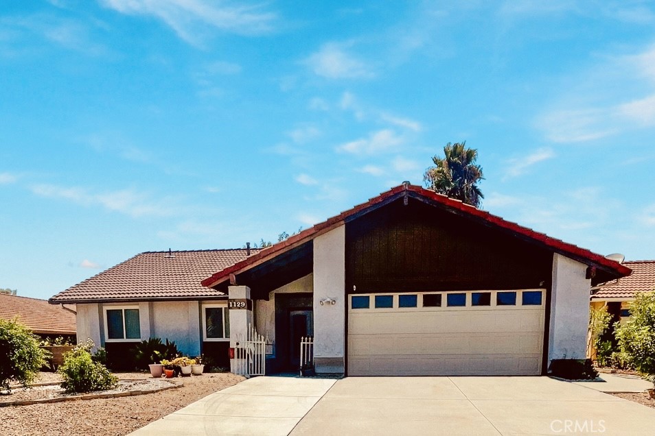 1129 Bottle Tree Way, Hemet, CA 92545