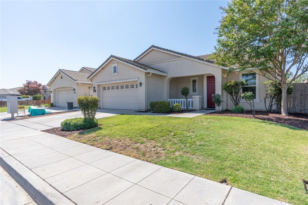 1056 Parkwood Avenue, Madera, CA 93637