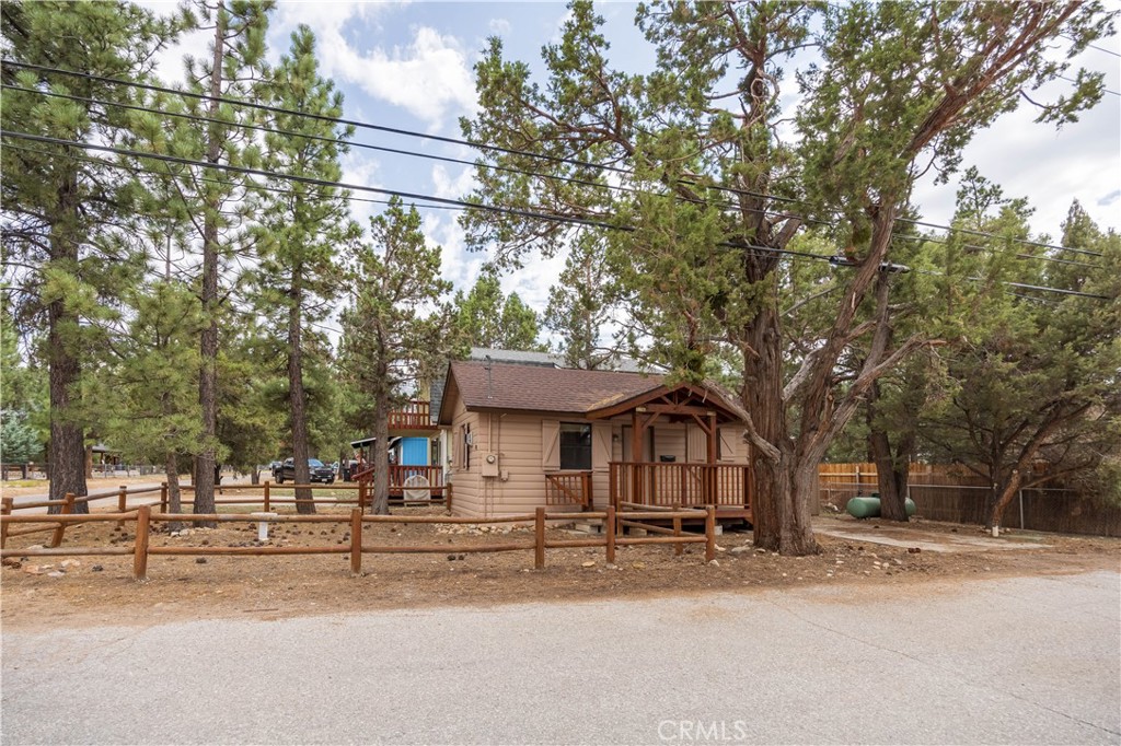 901 Cypress Lane, Big Bear City, CA 92314