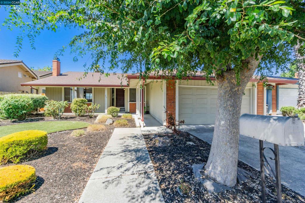 777 Terrapin Ct, Concord, CA 94518-2233