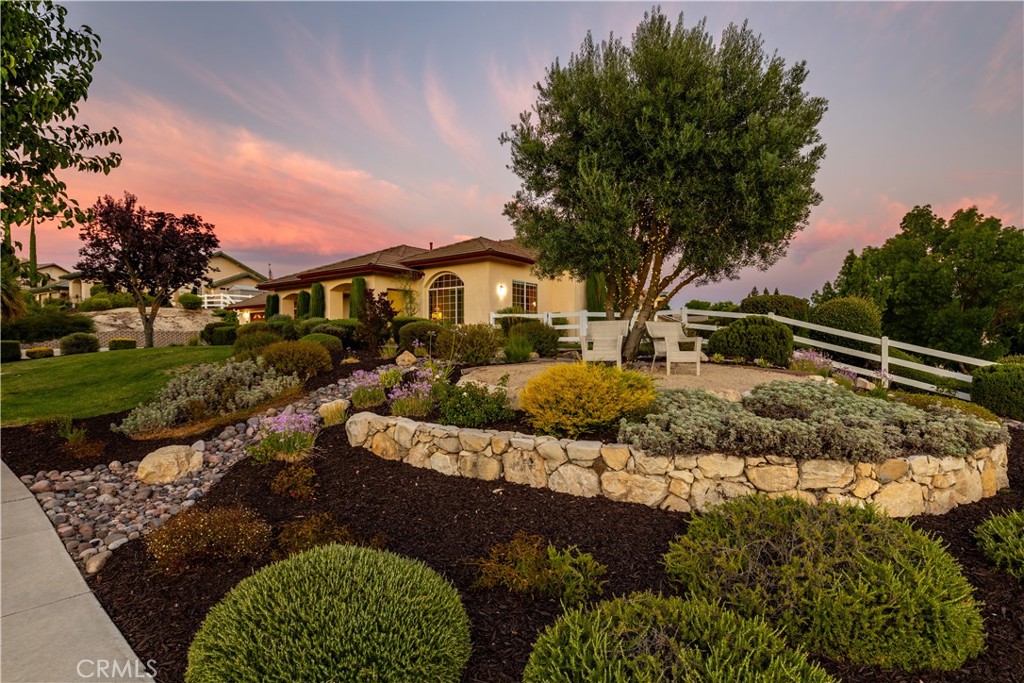 1608 Via Flora, Paso Robles, CA 93446