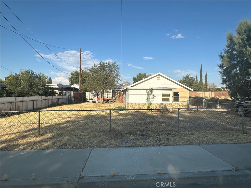 43212 Seventh Street, Lancaster, CA 93535