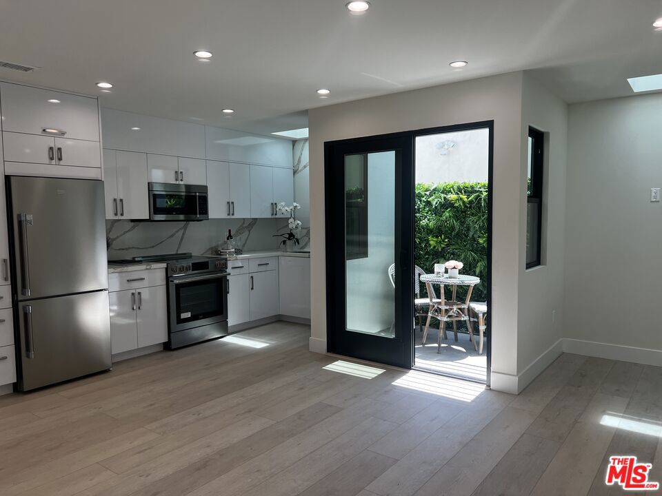 418 11Th Street, #B, Santa Monica, CA 90402