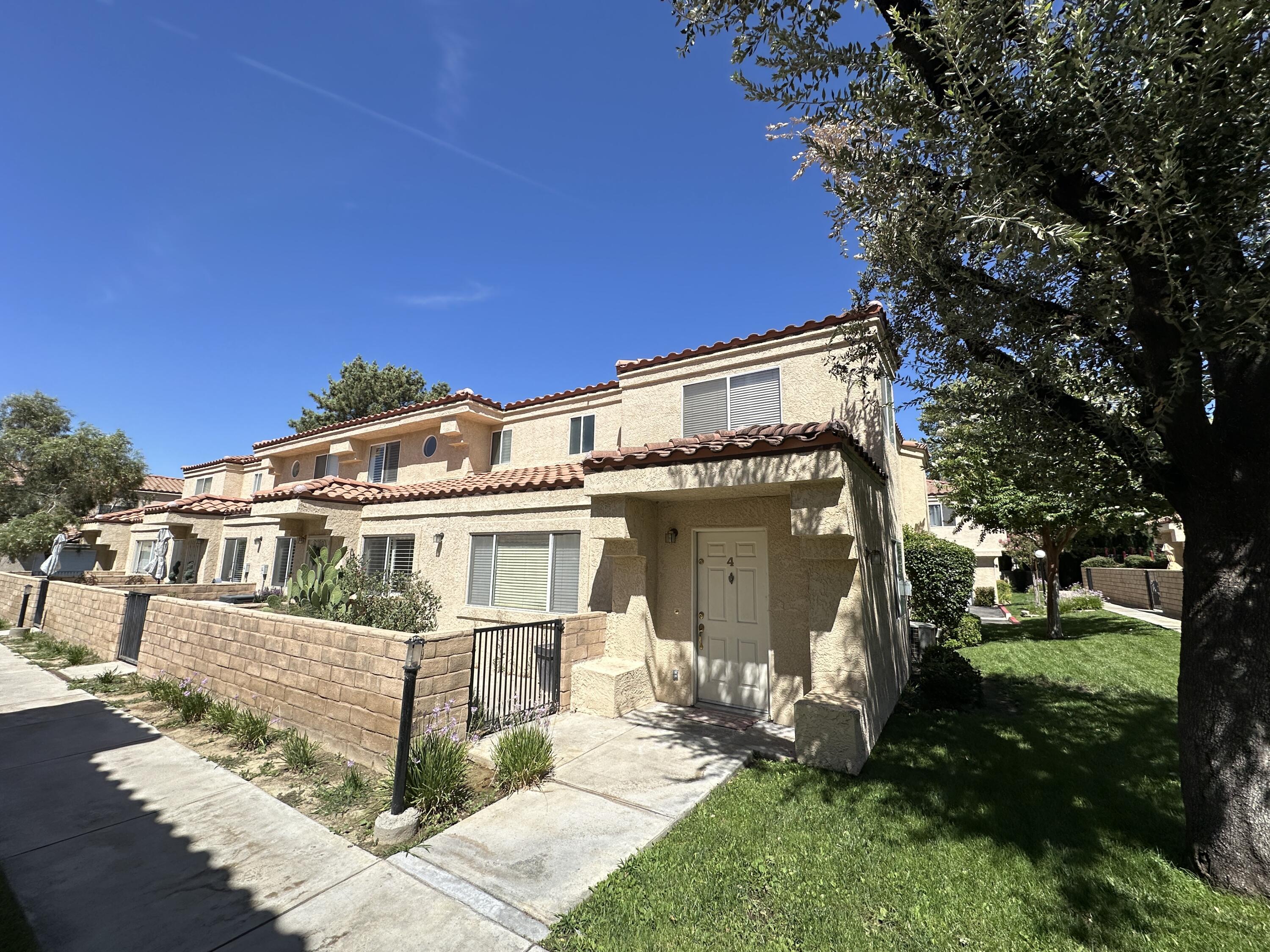 43425 W 30Th Street, #Unit 4, Lancaster, CA 93536