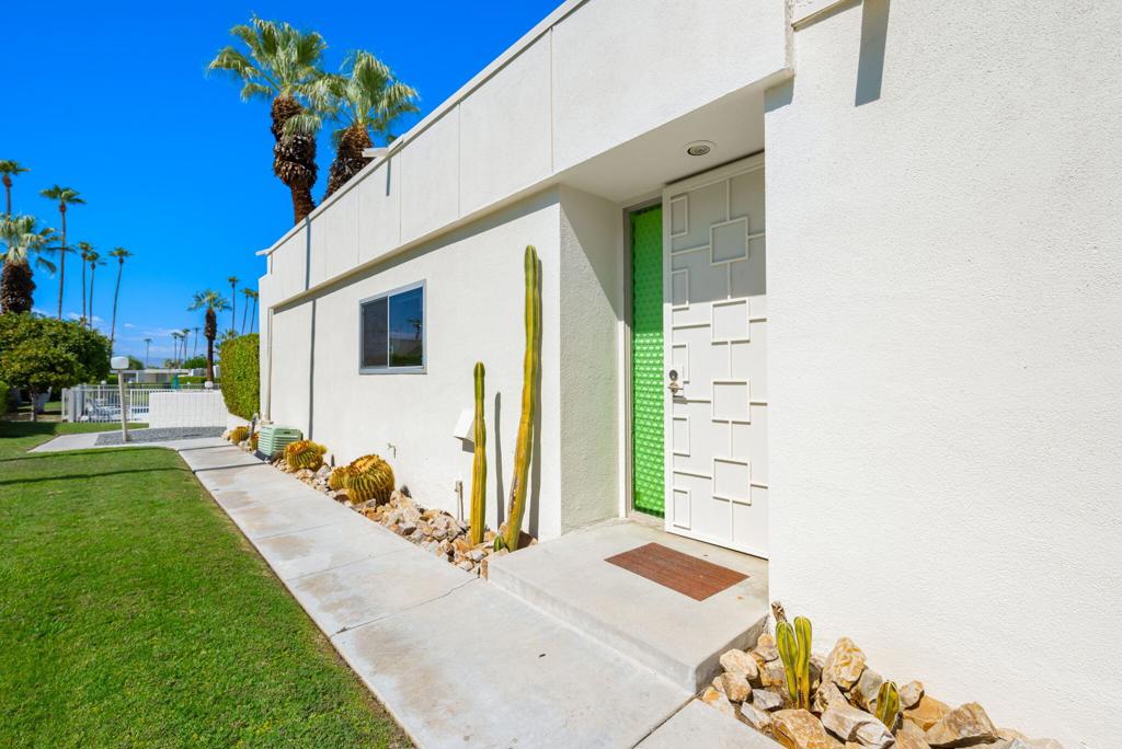 800 E La Verne Way, Palm Springs, CA 92264