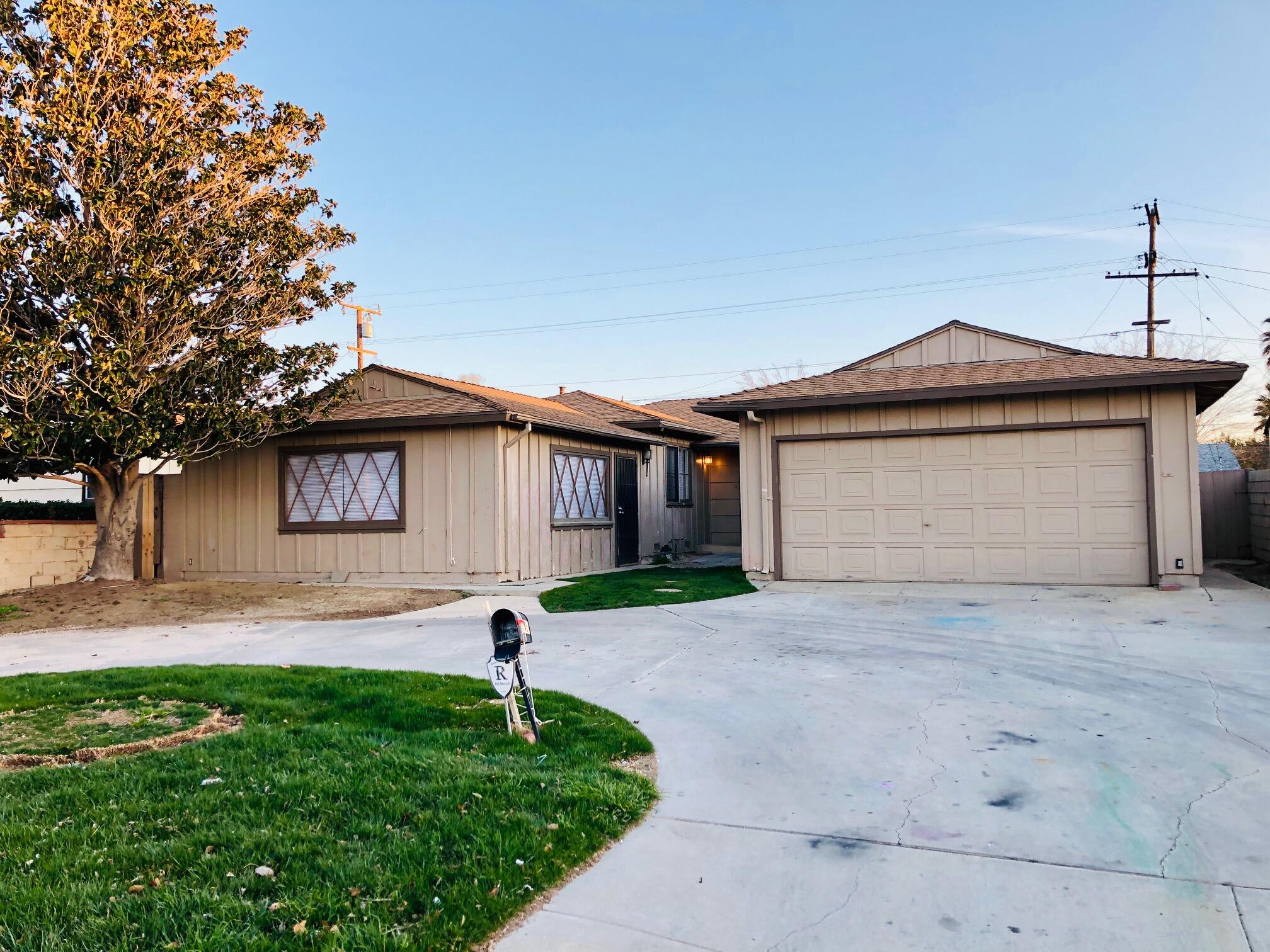 1346 W Kildare Street, Lancaster, CA 93534